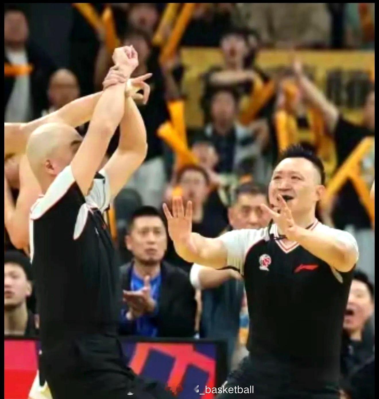 这个改变才是最大的，CBA联赛6犯离场成为历史，新赛季将执行FIBA规则，球员犯