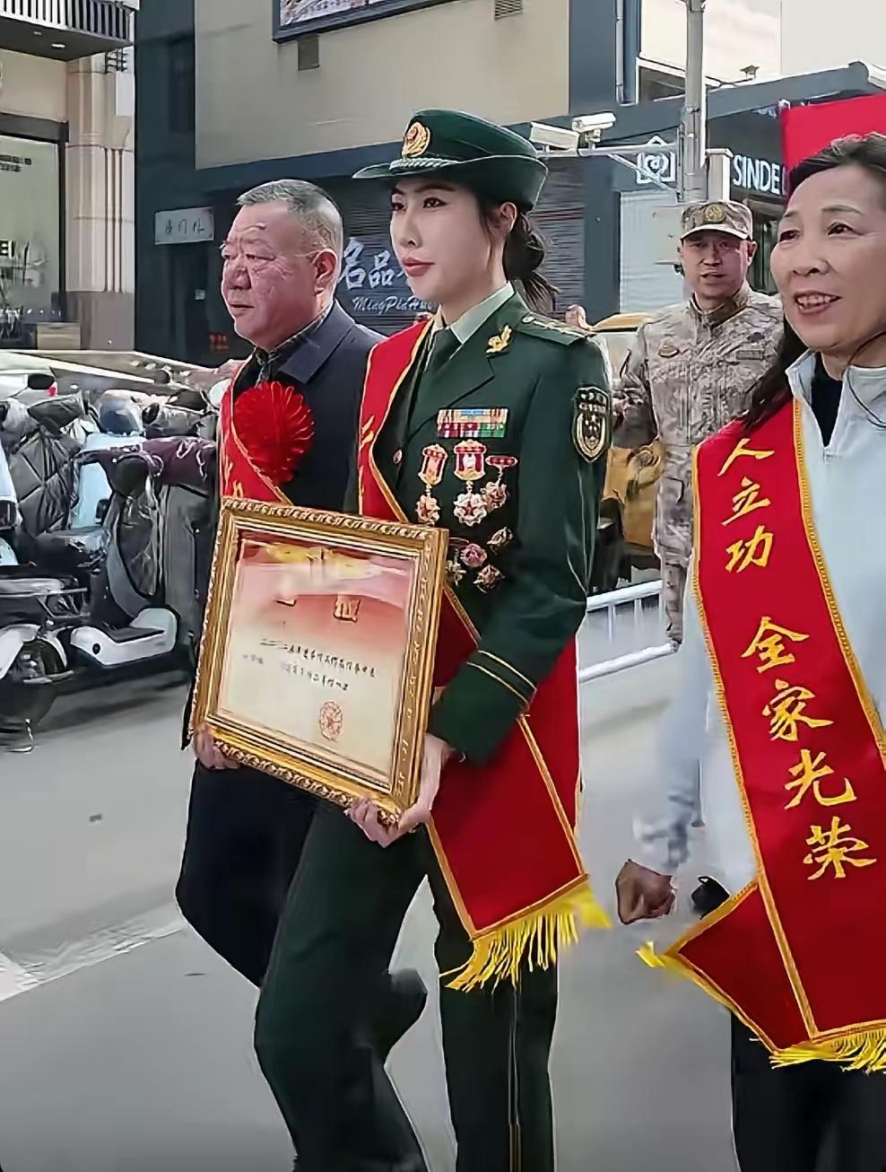 三代热血戍家国！90后女军官弃笔从戎，13年军旅淬成二等功臣秦丽生长在太原