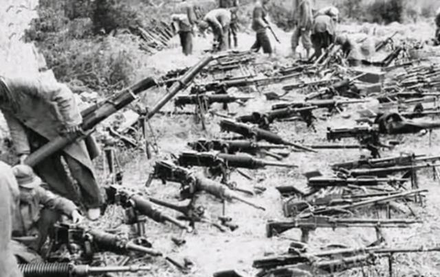 抗战胜利后，11师师长杨伯涛住进了武汉原德租界的一栋二层小楼，当时他家分配了一辆