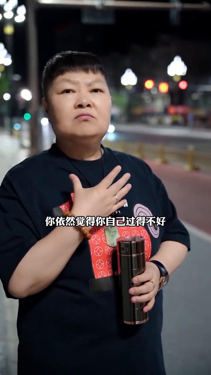 现在的人生活过得都很内耗和焦虑。接下来我读了一段话，非常好看，能不能治愈你的内耗