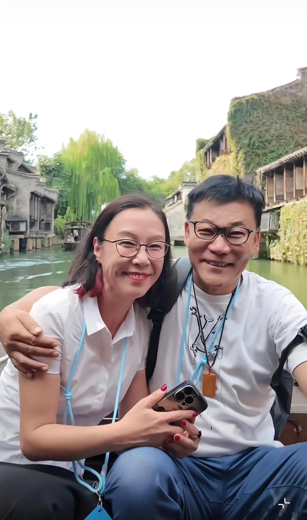 李国庆和原配妻子俞渝在美国时的一张留影，那时候夫妻俩非常恩爱，后来成为公众关