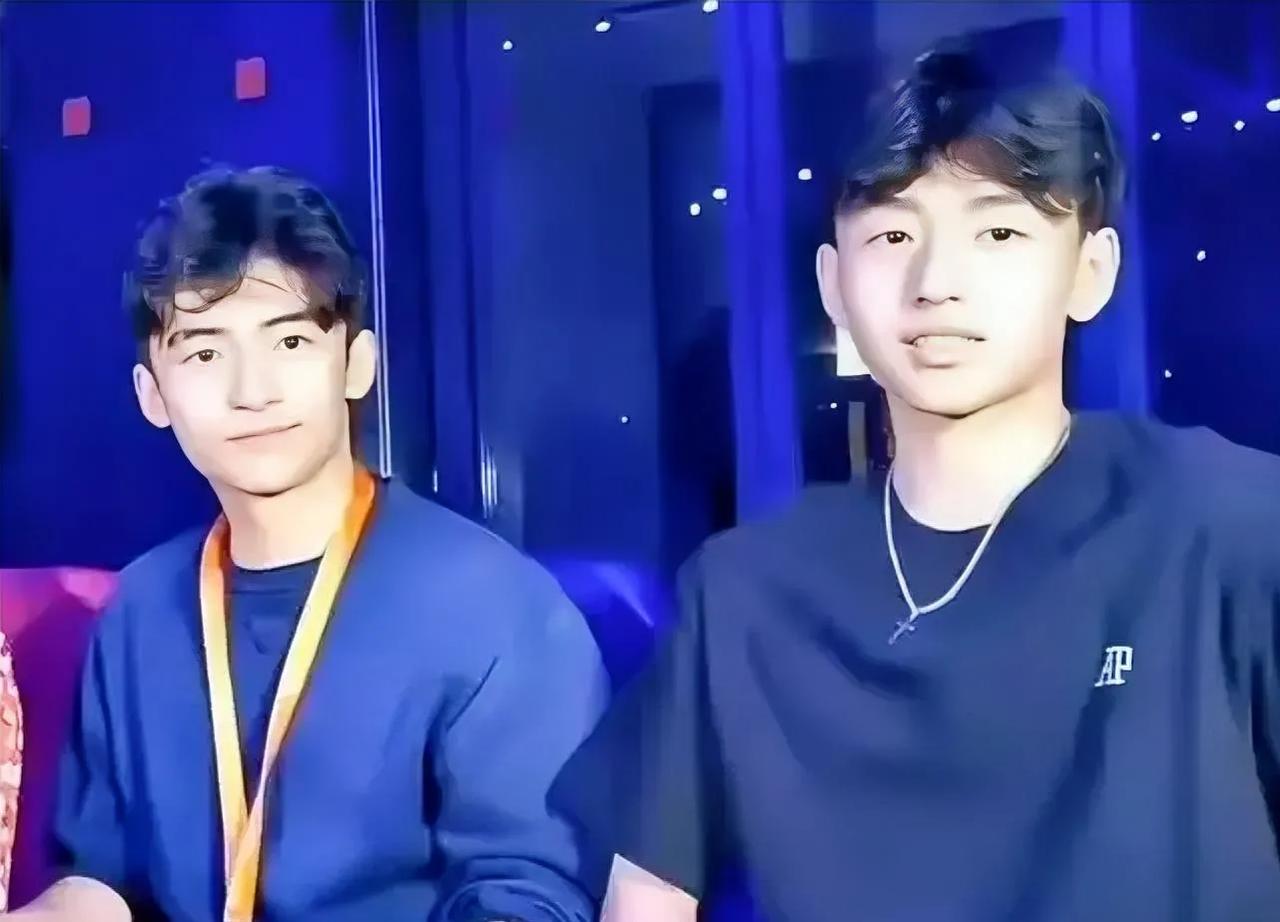 孩子就是家庭的脸面，俩孩子干干净净的，面色清纯，目光清澈，看着有素养，有教养，妈