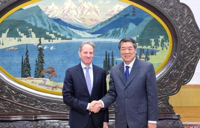 美国人不想脱钩了，但不想跪着谈，于是派出金融老狐狸试水深浅。1月12日，盖特纳低