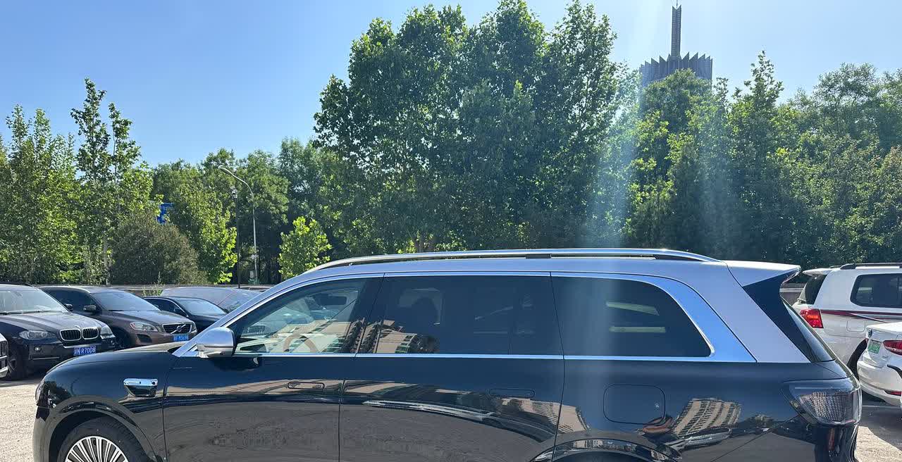 想买一款中大型SUV，目标锁定在2025款宝马X5和问界M9，应该怎么选