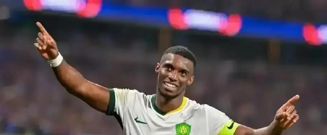 加盟国安前，法比奥只拨通了一个电话。不是打给经纪人，不是联系主帅，他找的是