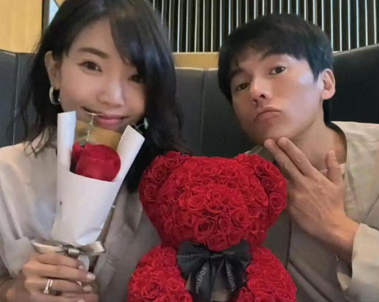 张婉婷是不是太容易相信别人了？这种曝隐私的聊天记录也敢发，小三还公然开直播，