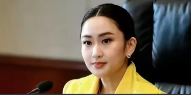泰国的王室是一个很可怕的存在，他信家族多年来与王室斗来斗去，最终不得不让自己家的