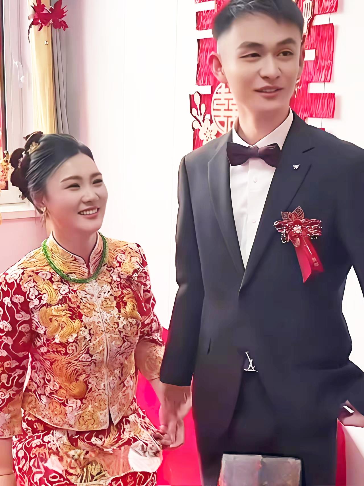 家人们谁懂啊！贵州这对10天闪婚的情侣直接炸穿热搜！光看女生颜值身段就被网友喊“