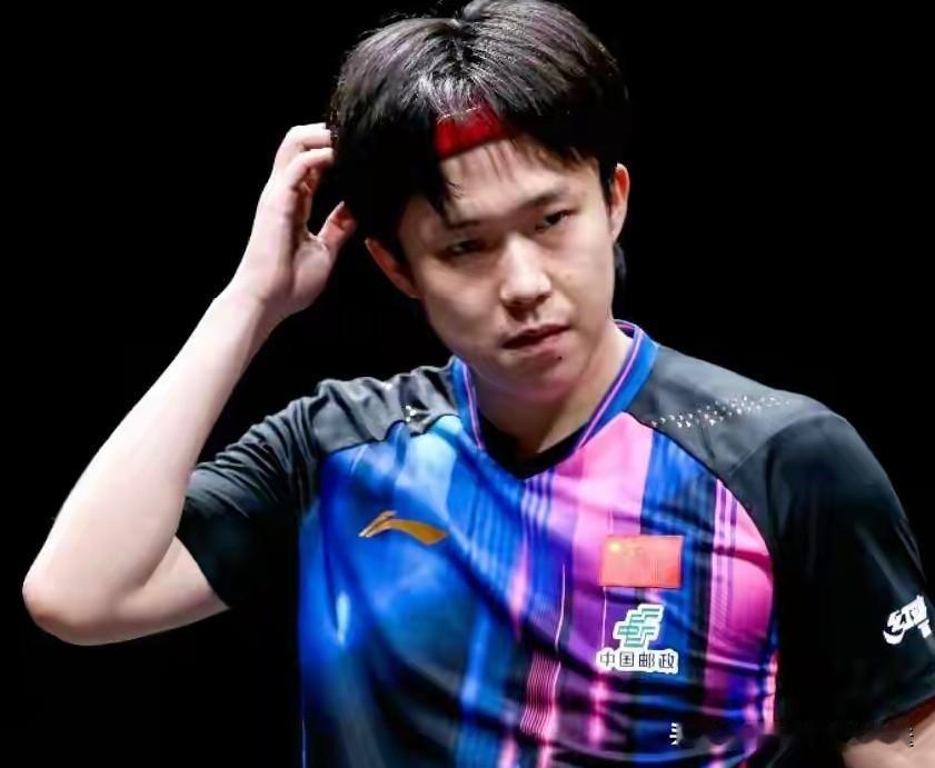 乒乓球总决赛，王楚钦再立大功，4-1战胜欧锦赛冠军，率先晋级男单四强[玫瑰]