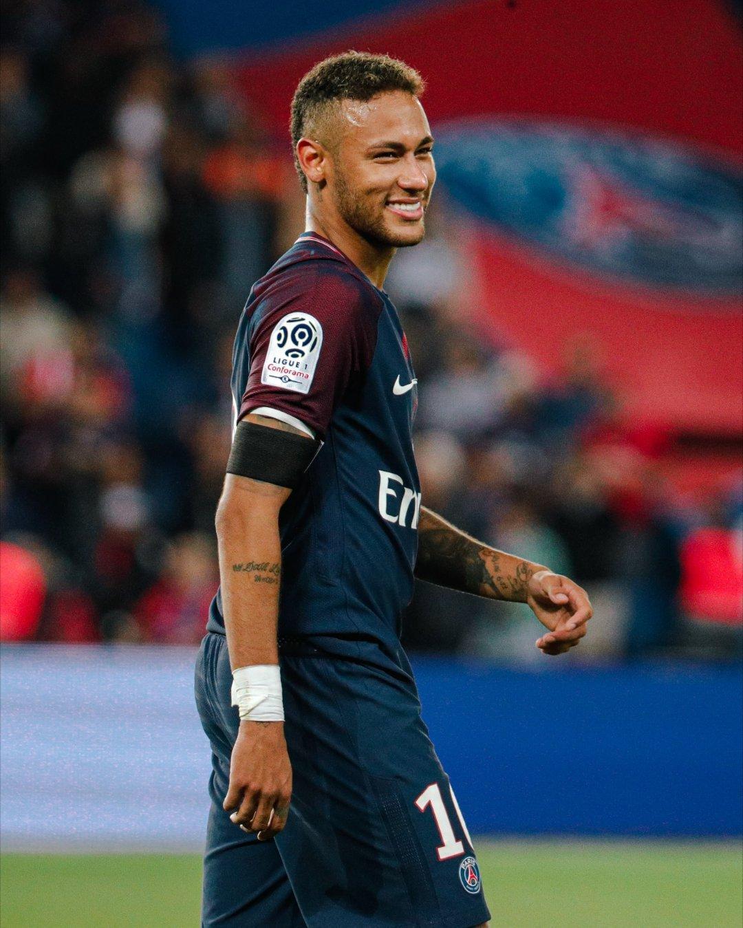 neymar🔙历史上的今天回看内马尔的这场封神之战！内马尔