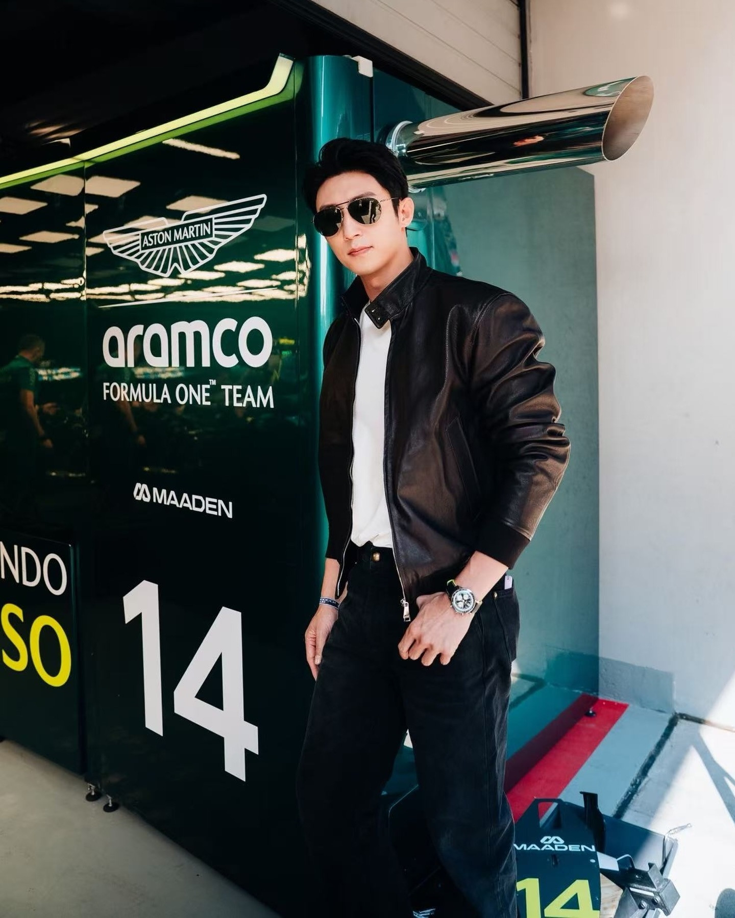 哈哈哈哈哈，在豆瓣看到有人评价昨天的百年灵造型是林臻东馅儿的黄景瑜，哈哈哈哈哈，