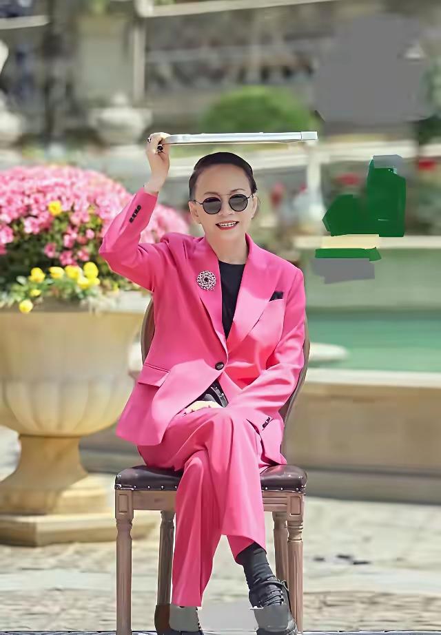丹姐这个发型适合她霸气十足啊[赞][大笑]