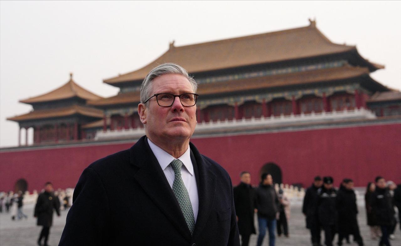 英国似乎很有“自知之明”，斯塔默来到中国后，英国《天空新闻》说：“坦率地说，在中