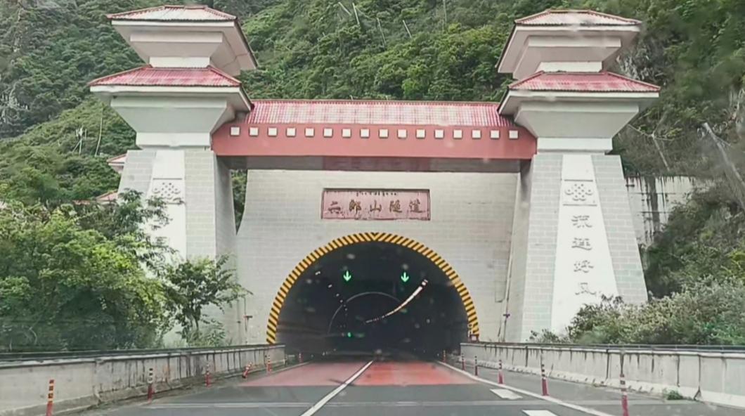 全国最长的十条公路隧道1.天山胜利隧道-长度：22.13公里（世