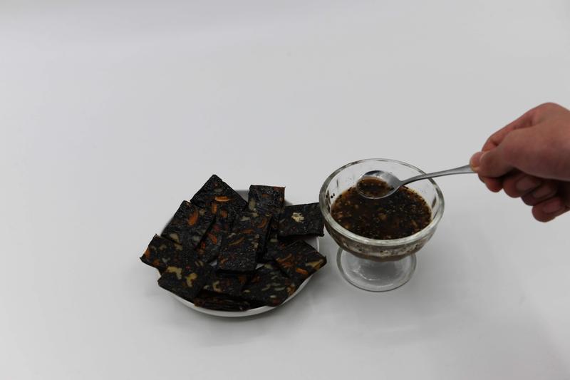 阿胶究竟是不是智商税?逢年过节送长辈、自己想补气血，阿胶总能跻身“热门选项”。