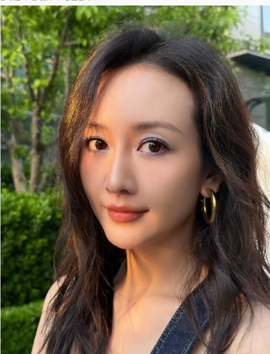 王鸥又有孕在身了？最近有人爆料称，王鸥带着孩子和保姆一同出门，看这身材就像是已经