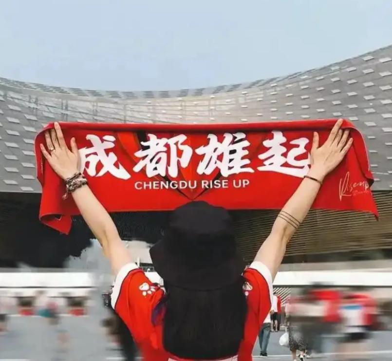 蓉城对阵海港的比赛，赢则还有转圜余地，输则恐怕教练要破罐子破摔！刚打进亚冠，碾压