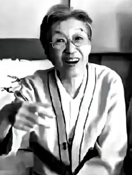 🍀1977年，谢静宜被开除党籍，后因坦白认罪较好被免予起诉，职务与待遇全无，1