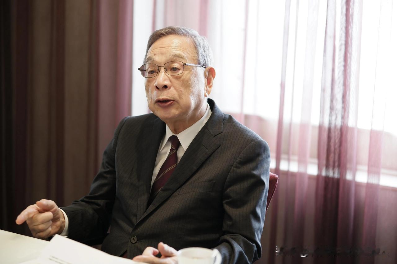 当了四年驻华大使、半辈子被叫作“知华派”的宫本雄二，在TBS直播里替高市补了一句