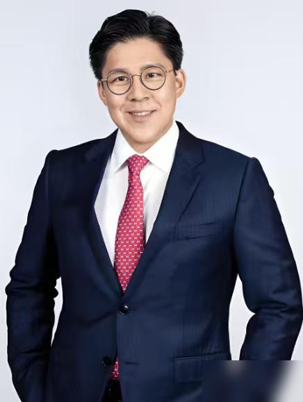 霍启刚宣布家族捐3000万港元。11月27日下午，澳门霍英东基金会、香港霍英东基