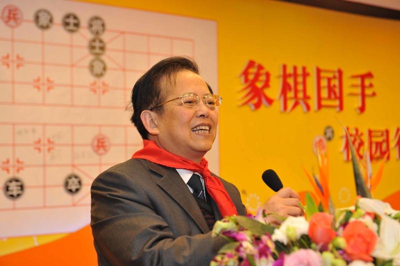 1980年的乐山象棋比赛，胡荣华结束十连冠，柳大华夺得冠军，李来群等崛起，中国象