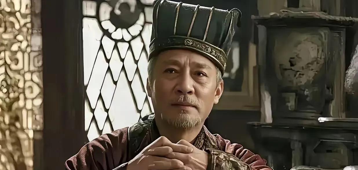 公元前180年，西汉名臣周勃在家大摆庆功宴，群臣都来道喜，唯有一小吏张嘴就骂：“