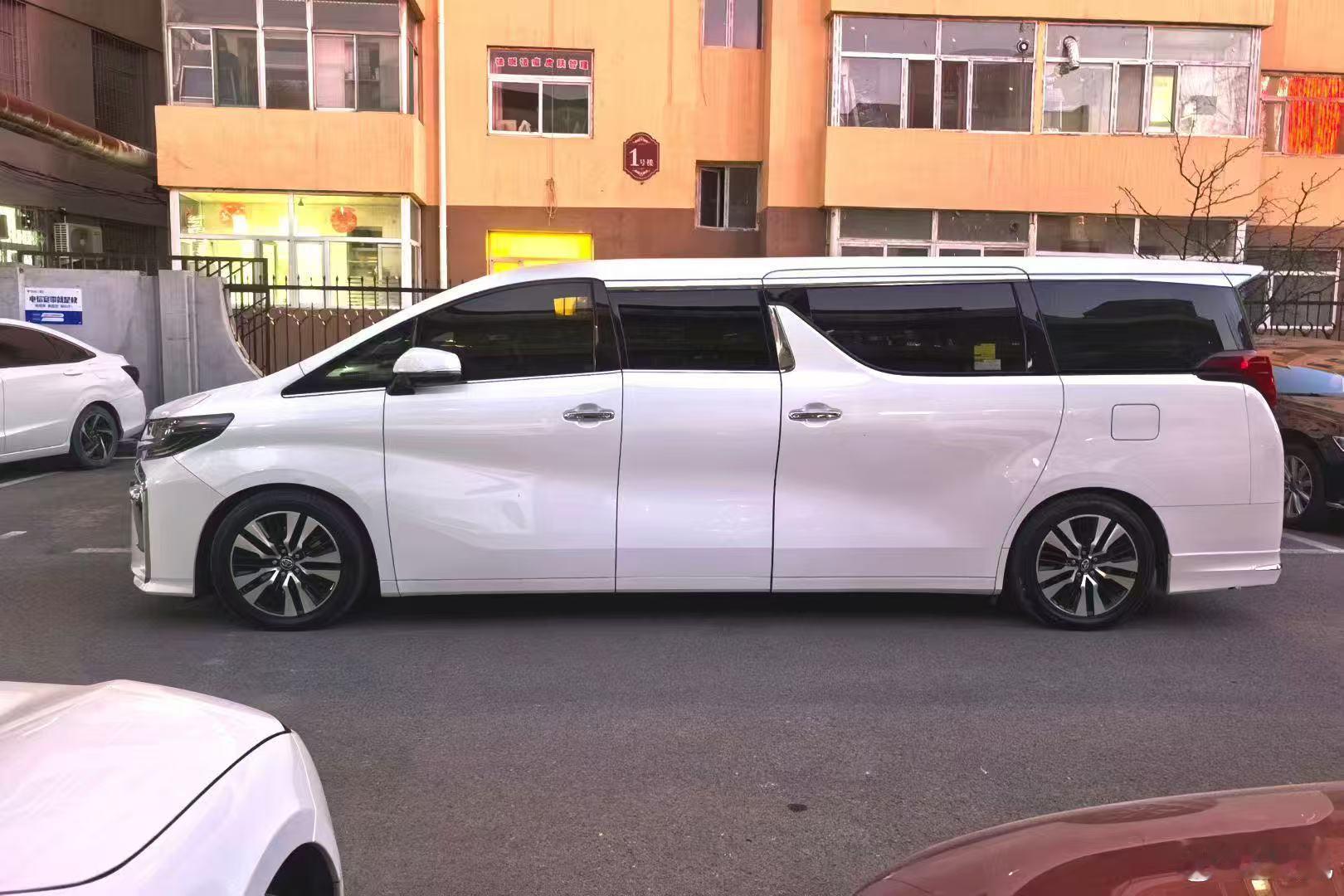 你看看我们新势力MPV们都逼到埃尔法什么地步了