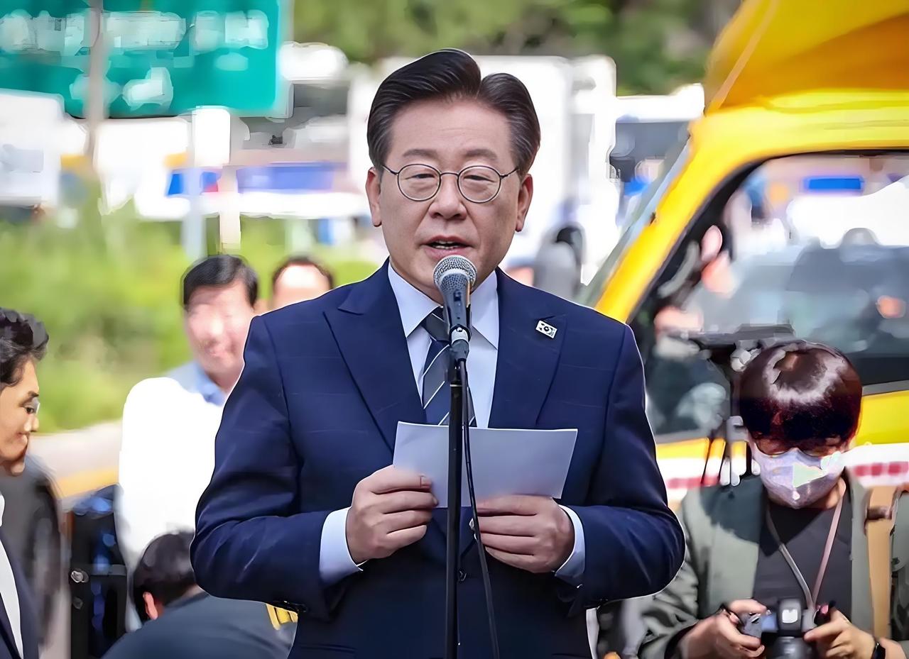 李在明才是最聪明的，智商在线，懂得睦邻友好。第一、把“反华”行为直接用法律规