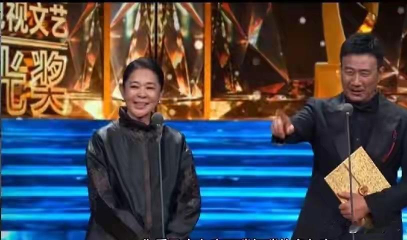 李乃文怎么了看到倪萍在颁奖仪式上对李乃文喊话：李乃文，你会越活越精彩，好好活着