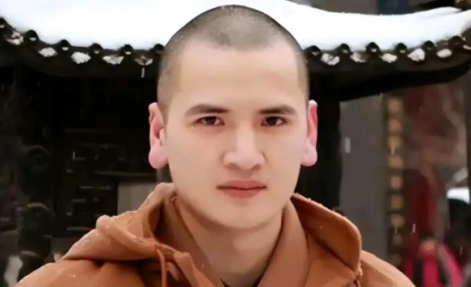 “还俗吧，我要嫁给你！”2009年，浙江一名年轻人不顾周围人反对，决定辞掉公务员