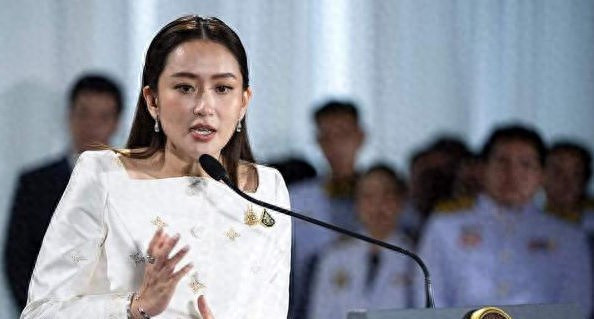 泰国总理说话泄密，要被搞下台了啥？泰国总理跟人打电话，被