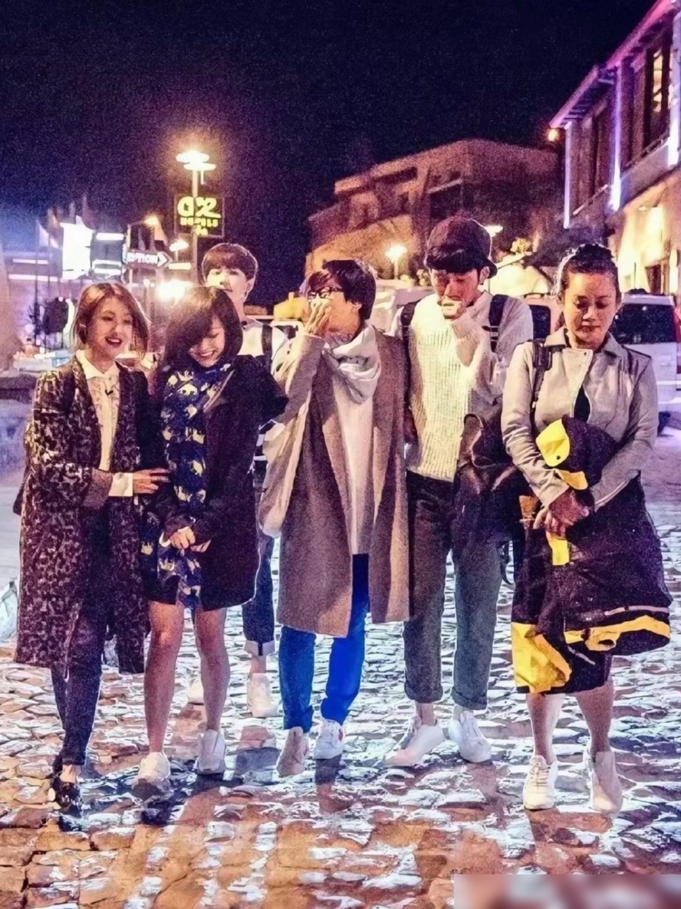 十一年了，全网都在给许晴道歉。当年《花少2》骂她公主病、矫情、不合群，现在回头一看，她居然是那堆人里