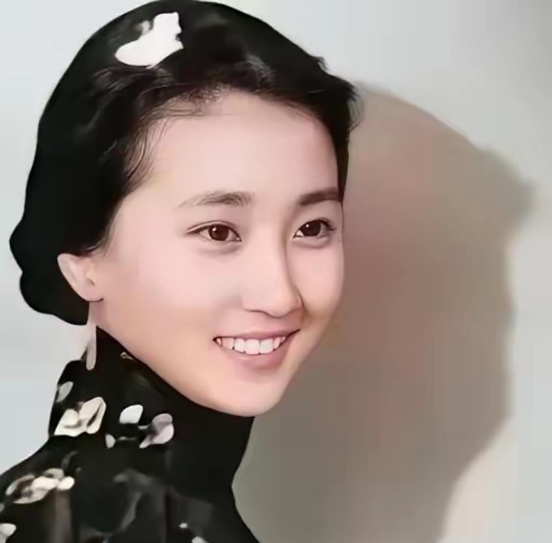那年是1947年，地点在上海滩——这个男人是钱学森，一个三十六岁的麻省理工教授，