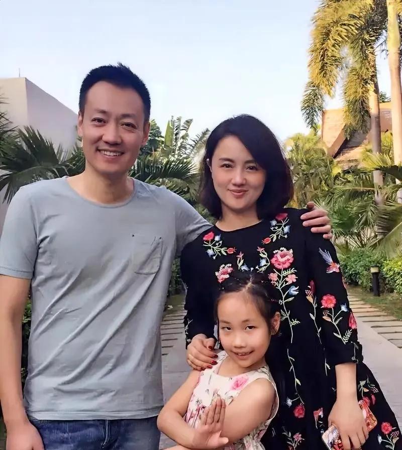 48岁的大曲线走了。51岁的朱媛媛也走了。45岁的我突然明白了一个道理：什么