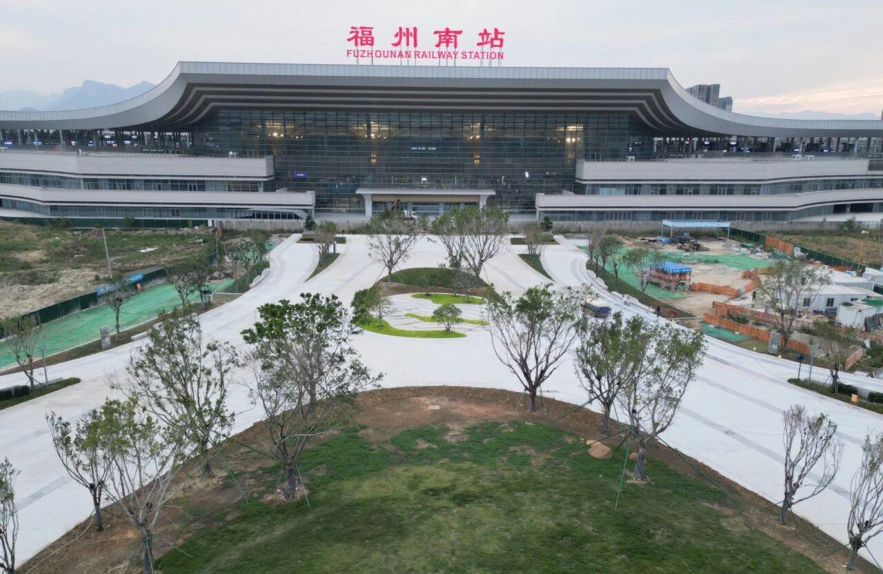 福州南站东广场商业区预计明年年初开工，2027年上半年建成。福州身边事