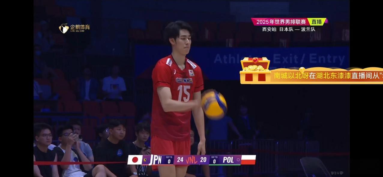 没想到第一局日本男排24-20率先拿到局点，竟然被波兰男排27-25逆转了[不看