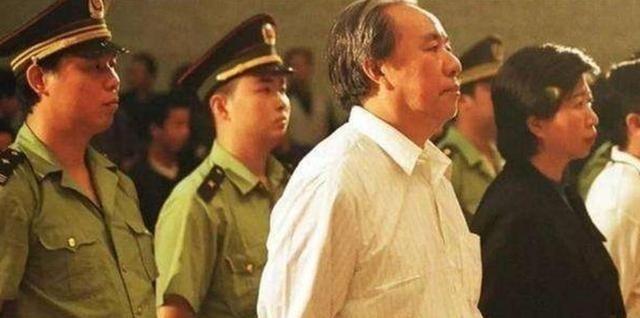 1997年，中国首富牟其中提议：炸掉珠穆朗玛峰，把喜马拉雅山炸开一个大口子，让印