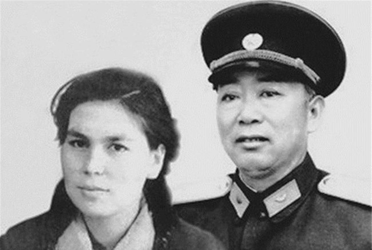 1965年，55岁的刘亚楼因为操劳工作，英年早逝，离世前，他叮嘱小自己15岁的混