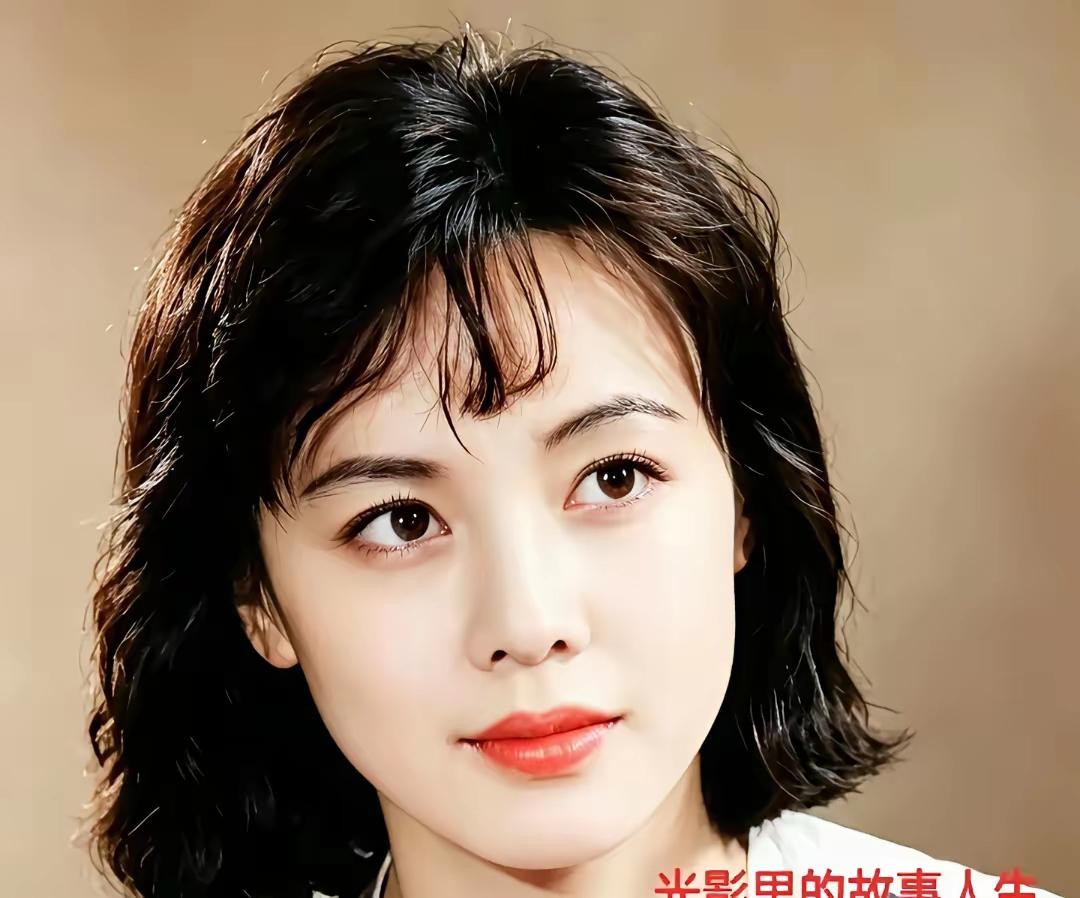 第一个美女，这是谁呀？看起来好漂亮，比朱琳还要好看！苏宁的颜值在国人心目当中已