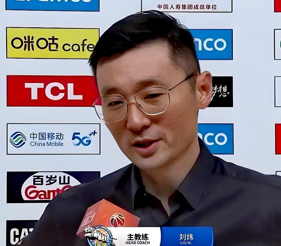 新疆队的前景着实不容乐观！新疆篮球队新赛季几名伤员有望复出，然而球队俱乐部的“