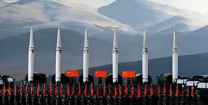 中国火箭军的实力目前已位居世界绝对第一！美俄虽然核武库大一点，但完全没有用，因为