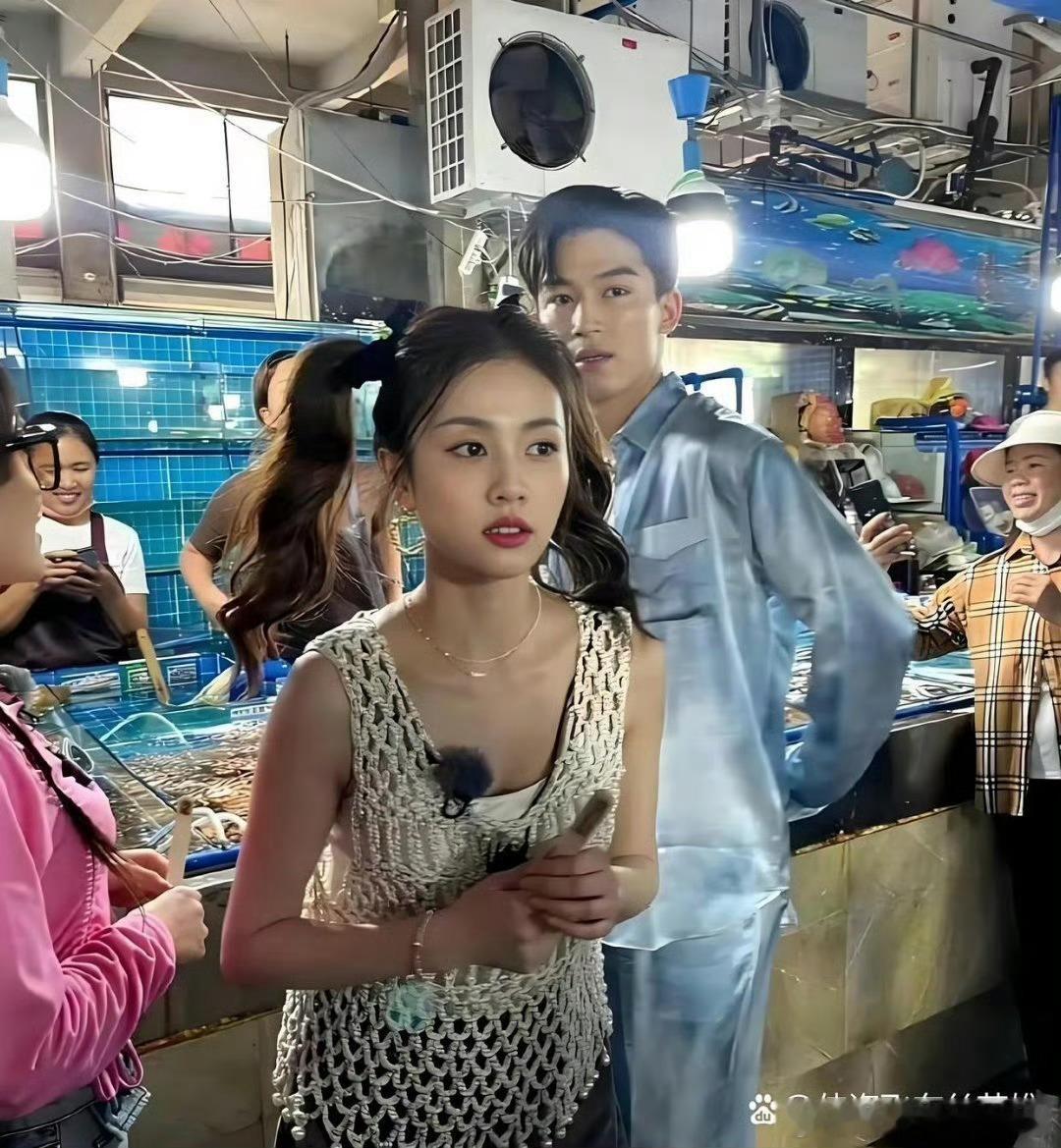 路人镜头里的白鹿，你觉着美不？​​​