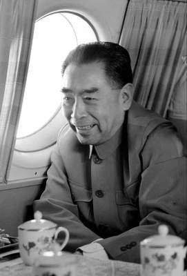 蒋介石唯一不敢随便辱骂的人！曾悬赏8万要他的命，10年后竟被他所救？作为我党当年