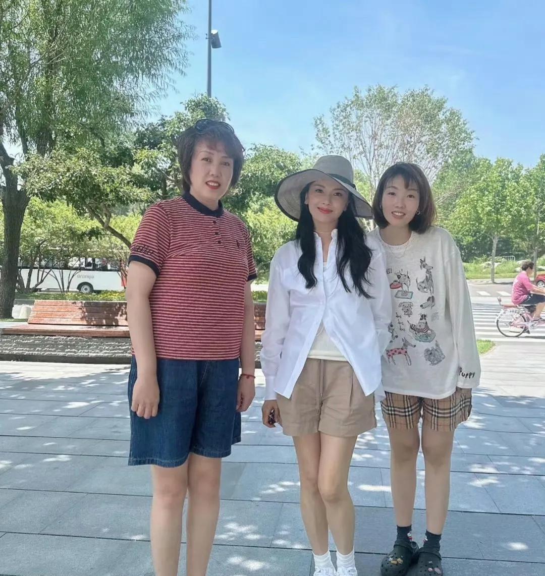 突然发现刘涛真的是越来越好看了不是单纯的漂亮而是整个人呈现出来的气质越来