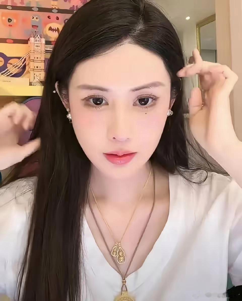 韦雪这人生比拍短剧还精彩这不前段时间37岁的韦雪刚和23岁的小男友刚分手前夫哥就