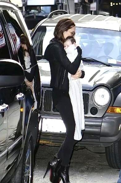 51岁贝嫂腰围58cm，儿子婚礼却翻车四个娃的妈，高跟鞋一踩就是25年。她