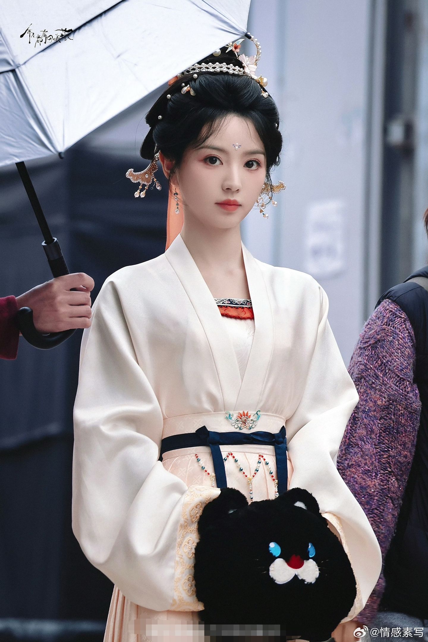 逐玉播出实绩电视剧《逐玉》播放教据超越狂飙，第一天3000，第二天7000第三天