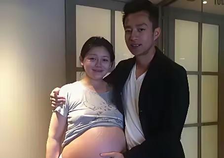 马筱梅的孕肚紧到能看见血管纹路时，大S正为保胎吞下破戒的安胎药。同个男人面前，