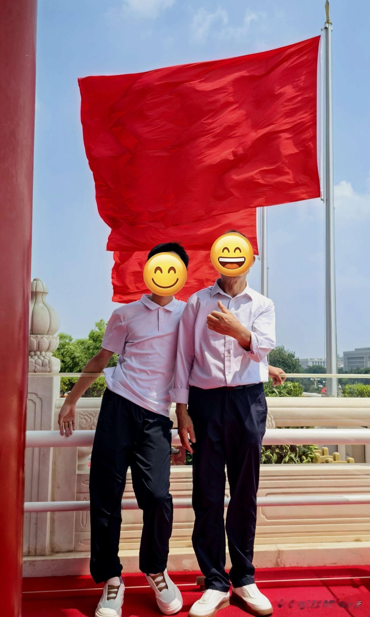 前几天，弟弟带着老爸和侄子到北京游玩，回来的时候给家里带了伴手礼，其中就有当地特