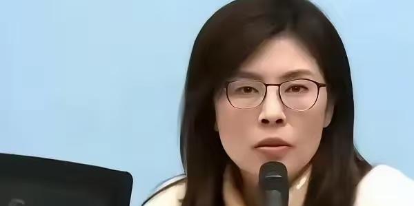 台湾省时事评论员郑丽文竟然抛出了这么犀利的问题！她问道：“如果有一天，我们真的和